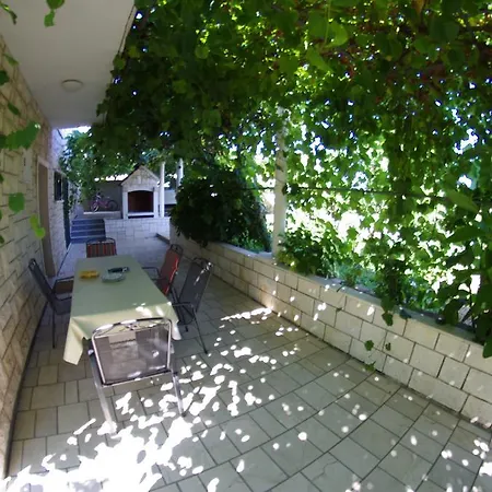 Luka Apartment